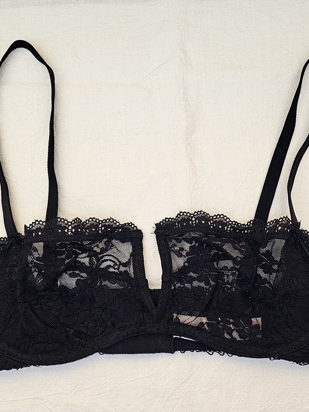 Victoria's Secret Lace Balconet Bra. Size 33B.